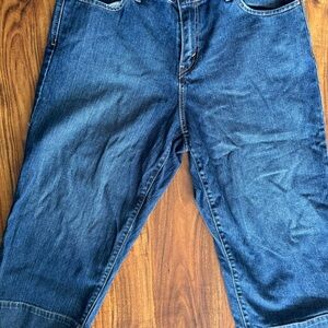 Levi's Cropped Straight-Leg Denim in Deep Indigo Blue